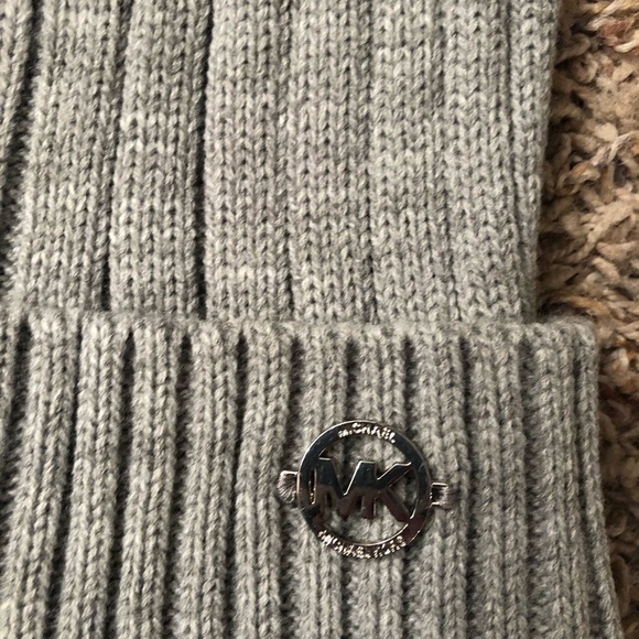 Michael Kors Gray Pom Sock Hat NWT - Picture 3 of 5